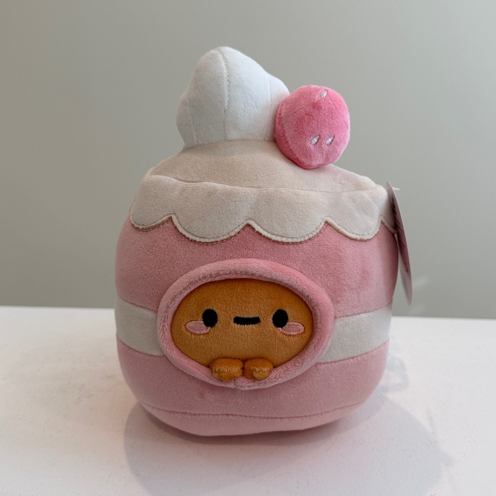 NWT 7” Smoko Tayto Potato STRAWBERRY CAKE Mini Mochi Plush